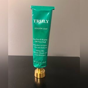 BRAND NEW TRULY BEAUTY- Golden Leaf Facemask